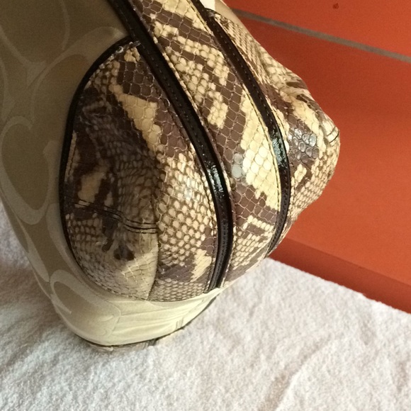 Coach Hobo Bag - Picture 5 of 16